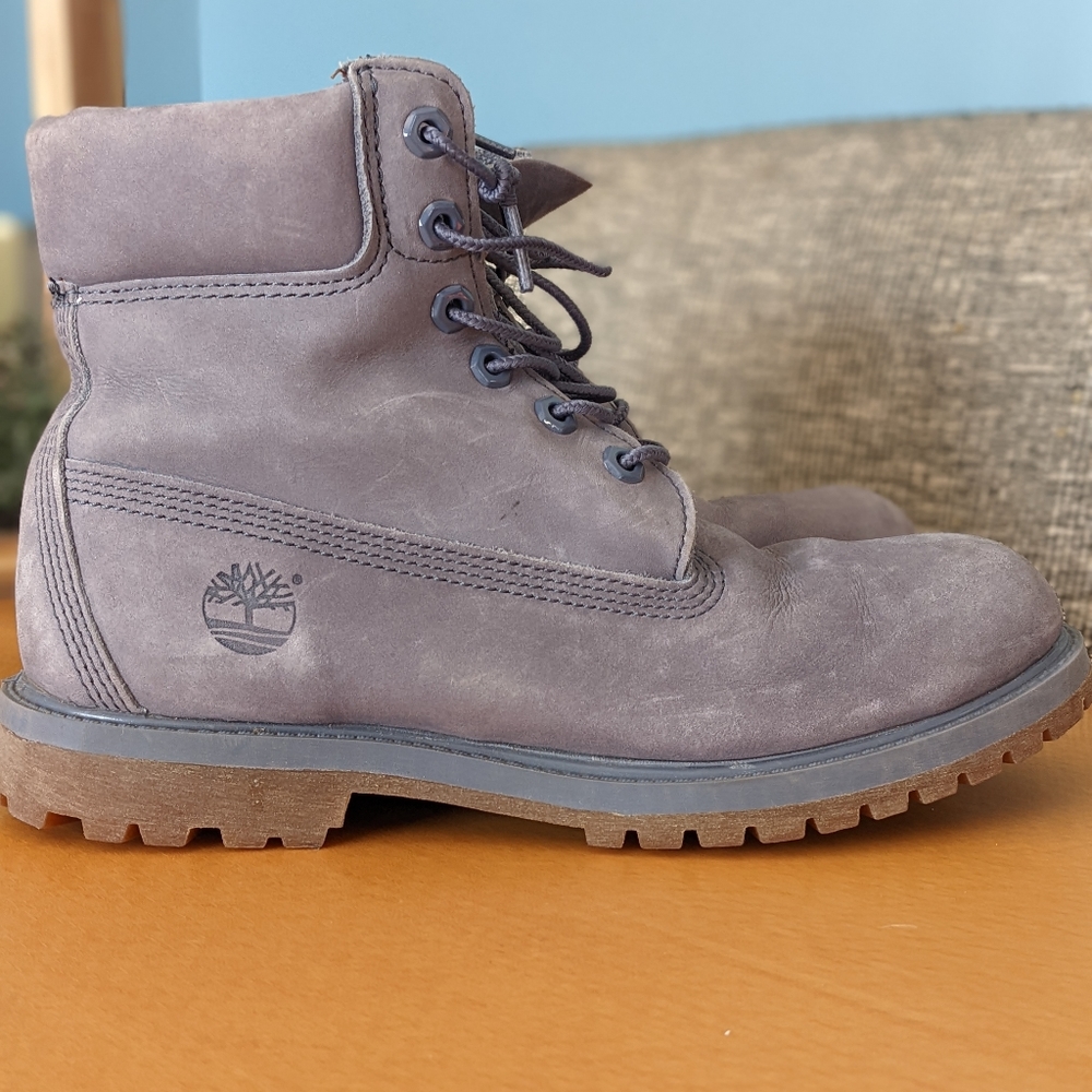 Blue/grey timberlands